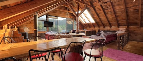 奢华木屋, 2 间卧室, 热水浴缸, 山景 | 起居区