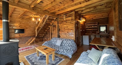 AynĆtayn Chalet DaÄ Evleri
