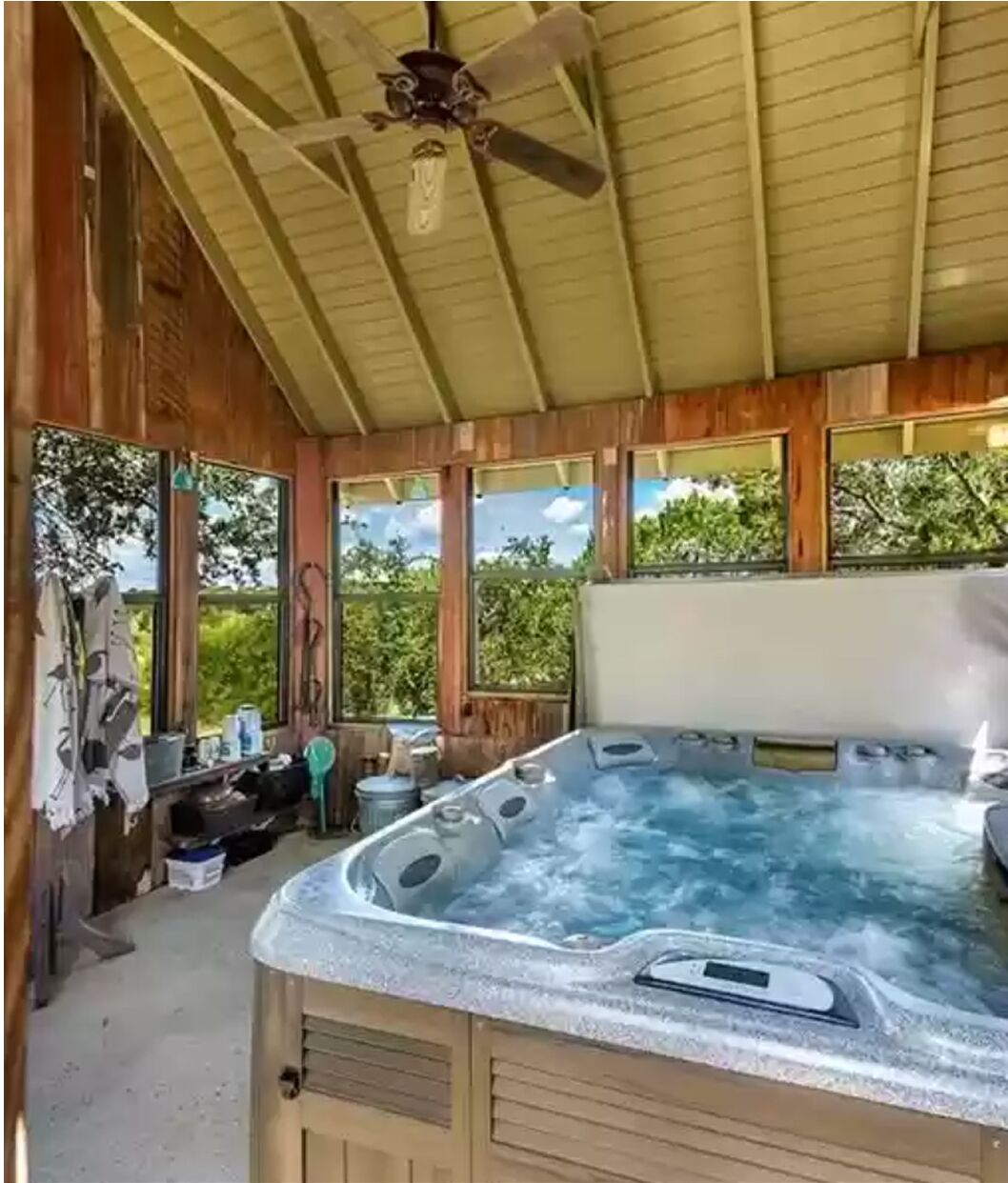 Indoor spa tub
