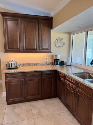 Fridge, microwave, oven, stovetop - Paradise Palms 2 (Port St. Lucie)