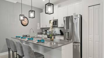 冰箱、微波炉、烤箱、洗碗机