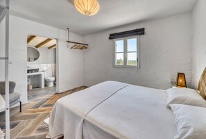 3 chambres, fer et planche à repasser, Wi-Fi gratuit, draps fournis