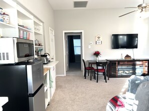 Interior - Spacious 1BR Suite, Sleeps 5, Private Entrance, Free Parking, Near The Woodlands (Conroe)