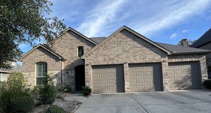 Private! New! Clean! Gated! Sleeps 5 guests. 2BR/1BA, Fast WiFi, Free Parking.