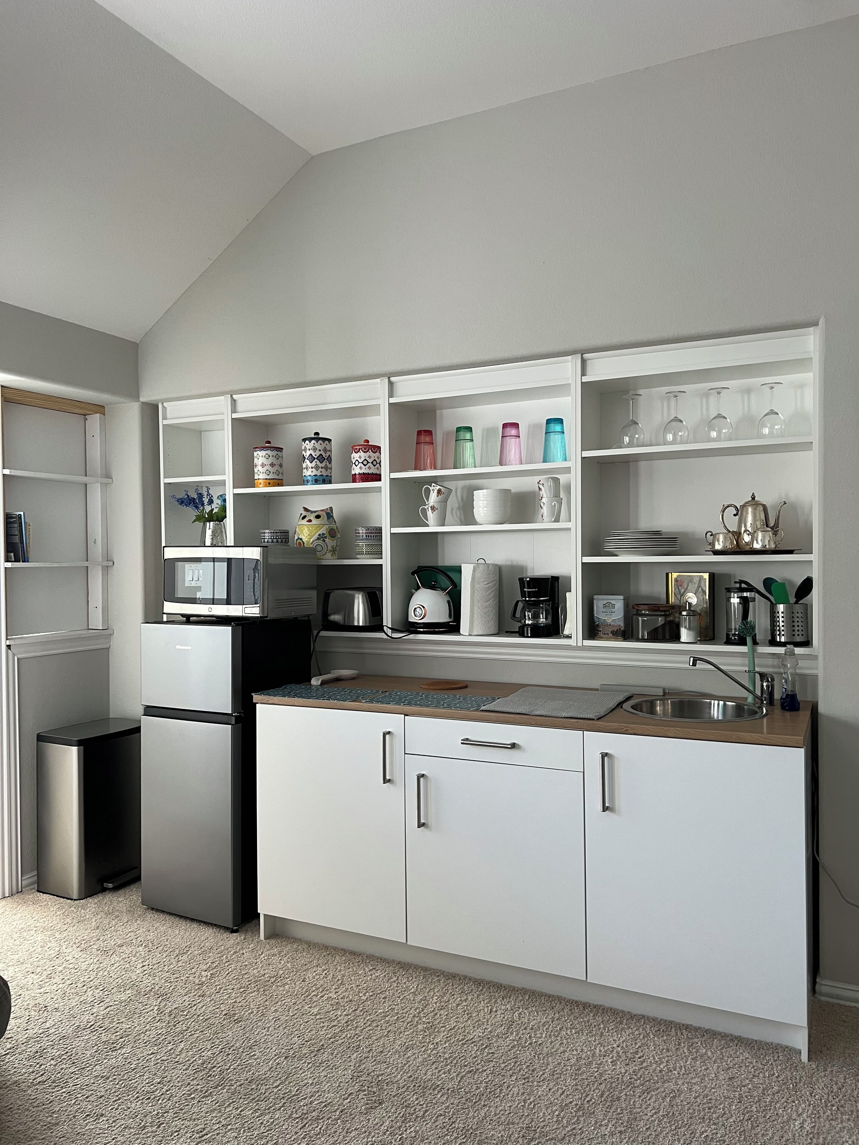 Fridge, microwave, stovetop, coffee/tea maker