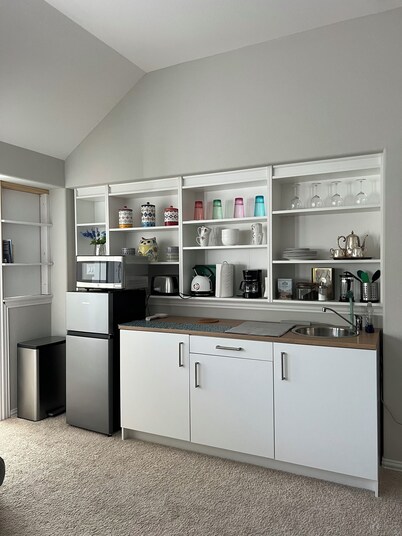 Private! New! Clean! Gated! Sleeps 5 guests. 2BR/1BA, Fast WiFi, Free Parking.