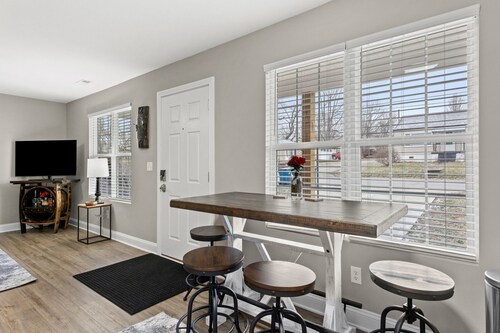 Bourbon Chaser- Horse Park 12min, Ark 30min, Hot Tub, 4 Bedrooms, Walk Downtown