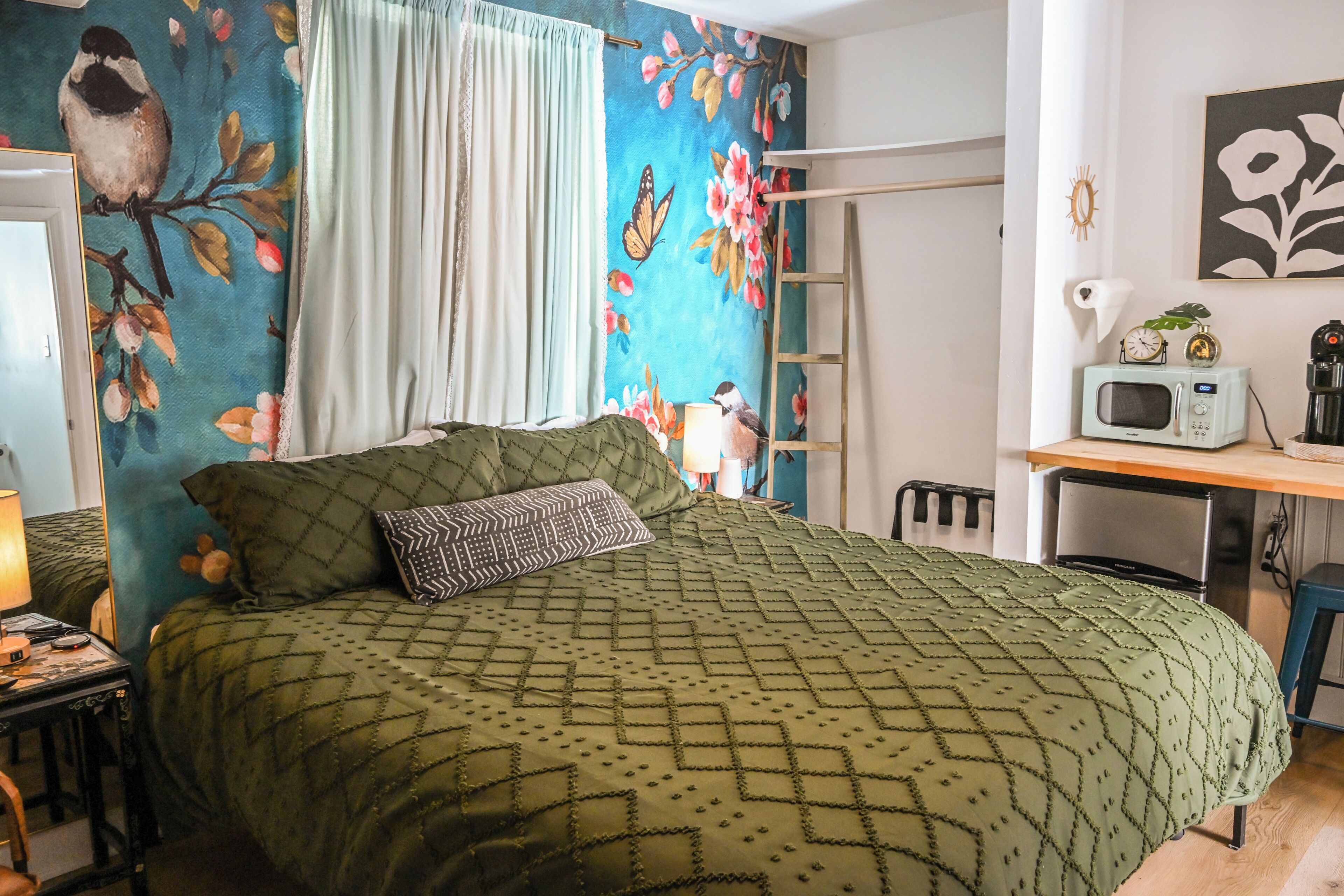 1 bedroom, desk, iron/ironing board, WiFi