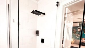 Bathroom - The Dylan Suites2 - Steps from Downtown & Flagler (St. Augustine)