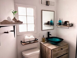 Hair dryer, shampoo - The Dylan Suites 2 - Walk to Historic Downtown Attractions & Flagler (St. Augustine)