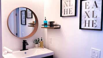 Secadora de cabello y shampoo