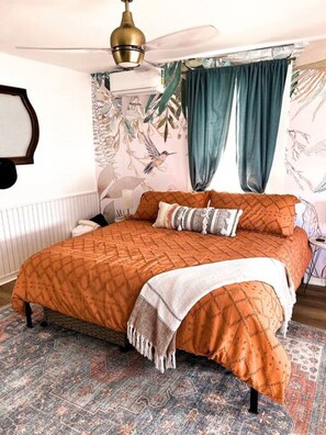 Skrivebord, strykejern/-brett, wi-fi og sengetøy