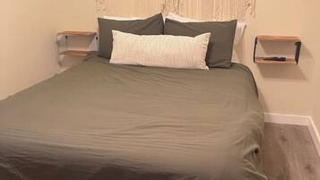 3 slaapkamers, een bureau, een strijkplank/strijkijzer, wifi