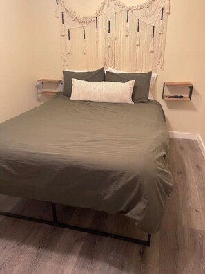 3 habitaciones, escritorio, tabla de planchar con plancha y wifi 