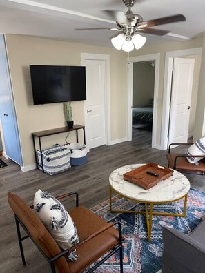 3 bedrooms, desk, iron/ironing board, WiFi - Downtown Retreat-Stylish 2BR Walk to Shops A1 (St. Augustine)