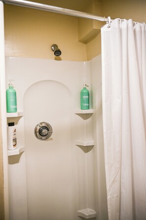 Hair dryer, shampoo - Charming Downtown Retreat Near Nights of Lights with Parking (St. Augustine)