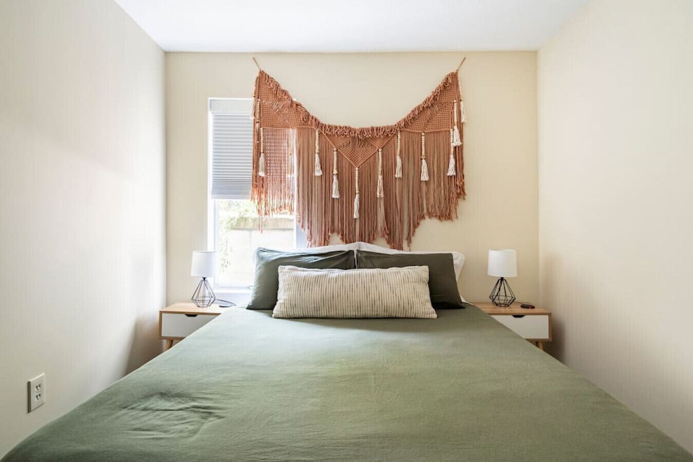 3 makuuhuonetta, työpöytä, silitysrauta/-lauta, Wi-Fi