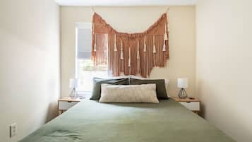 3 bedrooms, desk, iron/ironing board, WiFi