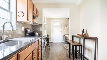 Cookware/dishes/utensils