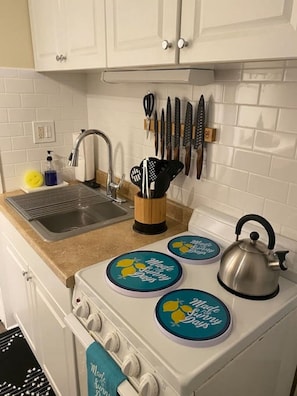 Geladeira, fogão, cooktop, cafeteira/chaleira