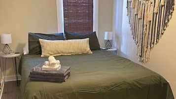 3 quartos, escrivaninha, ferros/tábuas de passar roupa