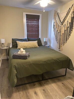 3 bedrooms, desk, iron/ironing board, free WiFi