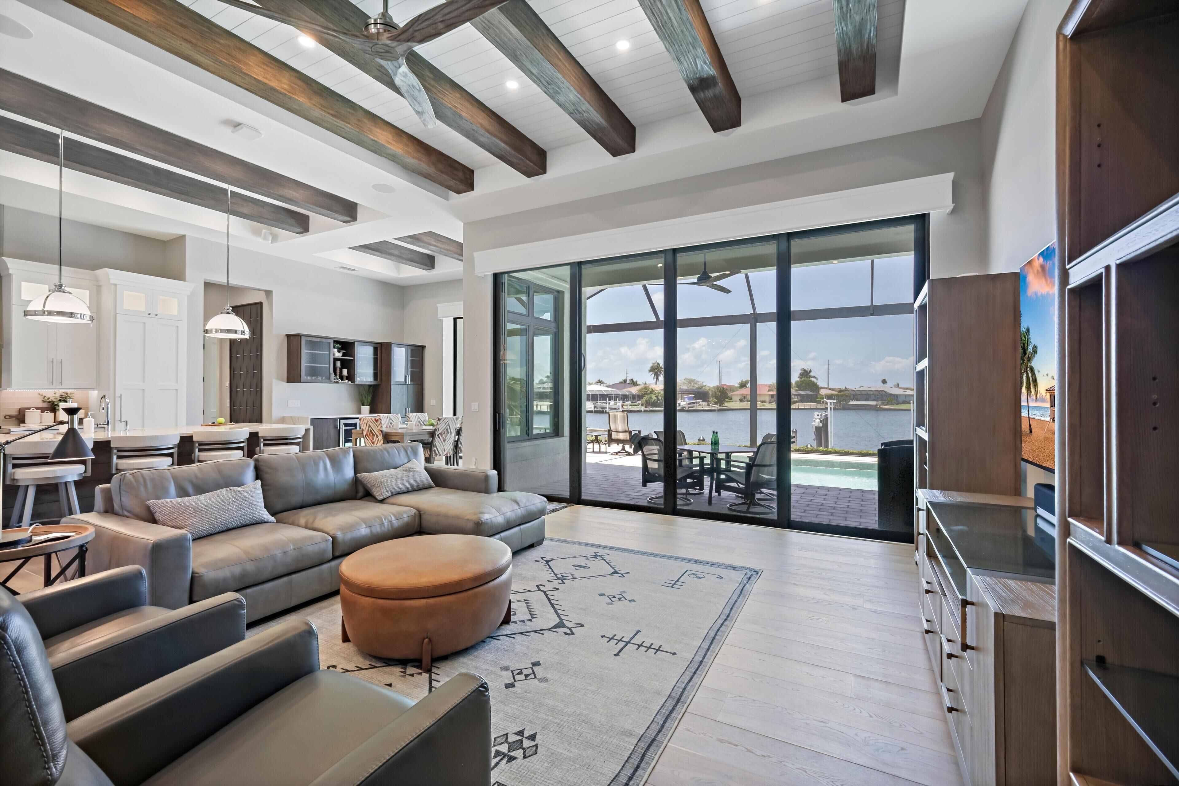 House, Multiple Beds (Luxurious home with pool/spa and huge) | Living area