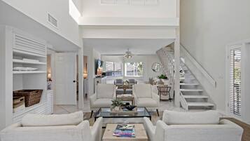 House, Multiple Beds (451 Pheasant Court) | Living area