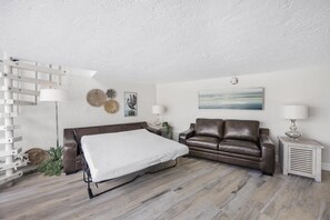 公寓客房, 多張床 (Rare walkout condo in Anglers Cove wi) | 1 間臥室