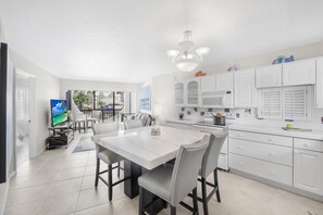 Apartment, Mehrere Betten (Rare walkout condo in Anglers Cove wi) | Eigene Küche
