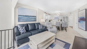 Leilighet, flere senger (Rare walkout condo in Anglers Cove wi) | Oppholdsområde