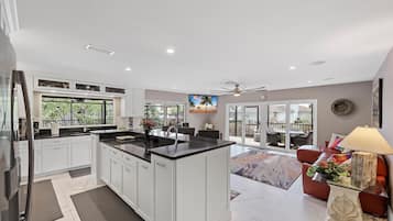 House, Multiple Beds (1210 Ember Court) | Private kitchen
