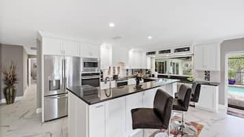 House, Multiple Beds (1210 Ember Court) | Private kitchen