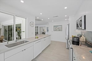 Casa, várias camas (Direct boating access home in Olde Ma) | Cozinha privada