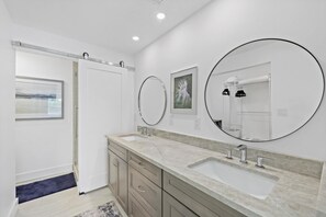 House, Multiple Beds (Direct boating access home in Olde Ma) | Bathroom