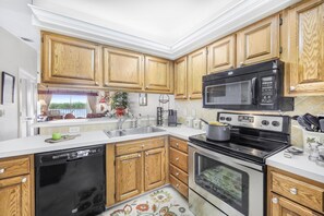 Appartamento, 1 letto king (Mainsail Unit 413) | Cucina privata