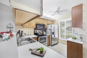 Condo, 1 cama King (Quaint Naples condo with pool and sho) | Cozinha privada