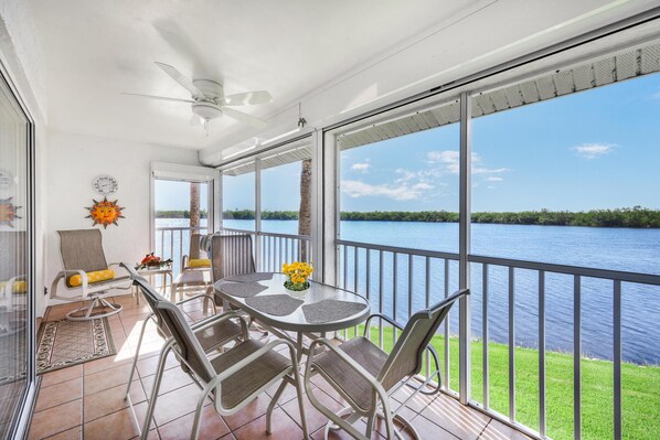 Leilighet, 1 kingsize-seng (Quaint Naples condo with pool and sho) | Spiseområde