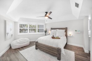 Apartment, 1 Queen-Bett (Waterfront condo with pool and pickle)