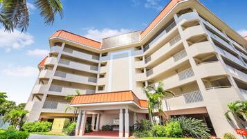 Condo, 1 Queen Bed (Waterfront condo with pool and pickle) | Exterior