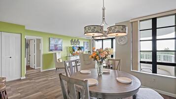 Condo, 1 King Bed with Sofa bed (South Seas Tower 4-403) | Dining