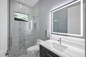 Casa, varias camas (2023 custom built inland home with po) | Baño