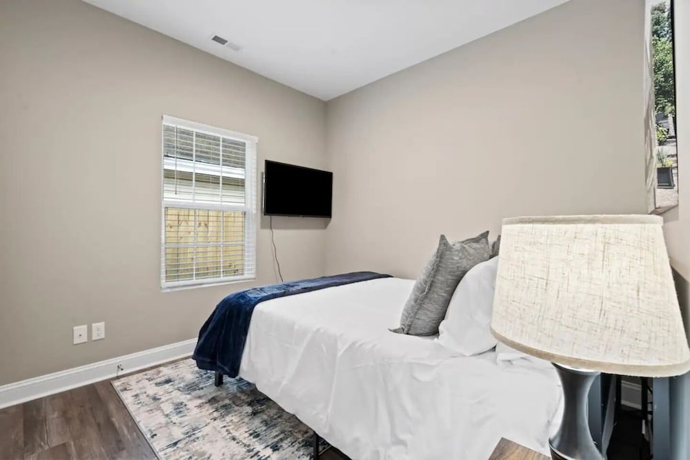 Bourbon Run HotTub/ Ark 30min/ Horse Park 12min/ Walk Downtown/ 4BR