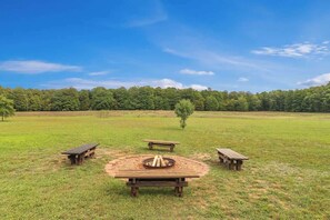 Property grounds - Main Cabin Only Close to Crystal Mt with Hot Tub (Beulah)