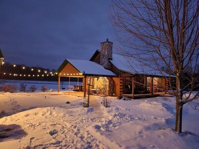 Main Cabin Only Close to Crystal Mt with Hot Tub