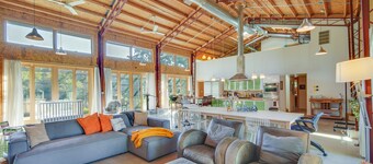 Riverfront Libertyville Retreat w/ Outdoor Kitchen