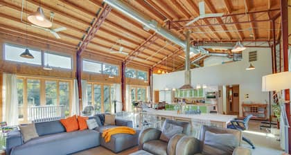 Riverfront Libertyville Retreat w/ Outdoor Kitchen