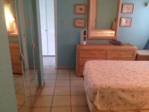 2 bedrooms, WiFi - Seven Mile Beach Area Private Home (West Bay)