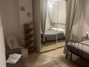 4 habitaciones, tabla de planchar con plancha y cuna de viaje 