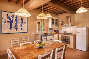 Fridge, microwave, oven, stovetop - Wonderful private villa for 4 guests with private pool, WIFI, A/C, TV and veranda, close to Lucca (Colle Di Compito)